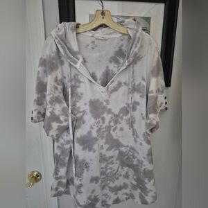 Jane & Delancy Tie-Dye Hoodie 1X Gray And White